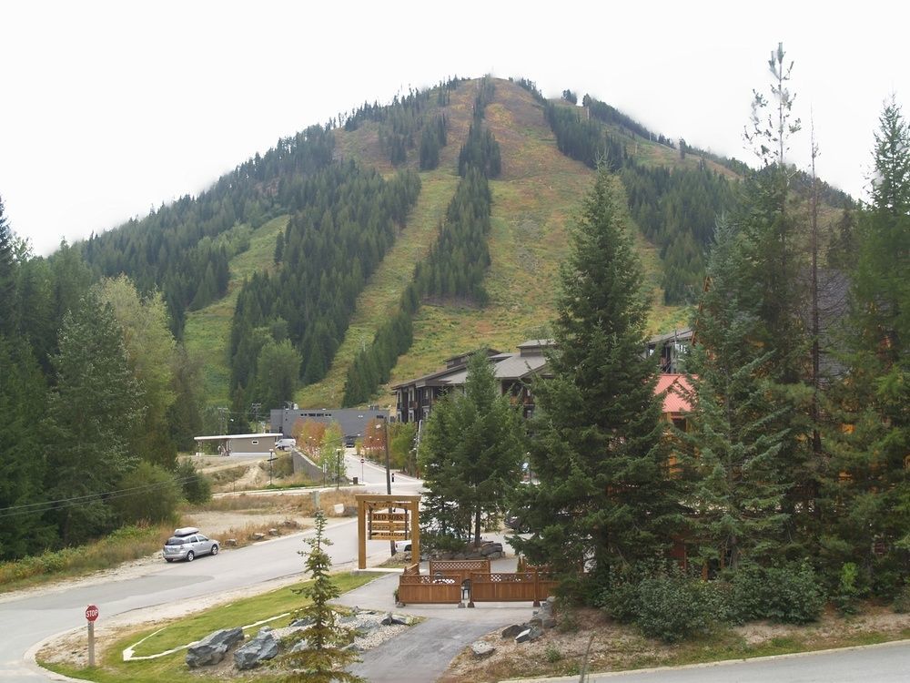 Mountain Town Properties Olaus House Rossland Bagian luar foto